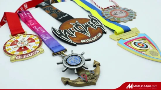 Atacado de fábrica Design de logotipo personalizado com caixa de presente Carnaval Polícia Militar homenageia prêmio de esmalte comemorativo Distintivos de metal Medalha de esportes de corrida